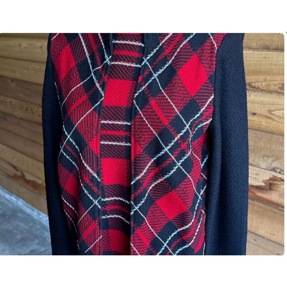 St. John Collection Tartan Jacket and Sleeveless Shirt Set - Picture 3 of 12